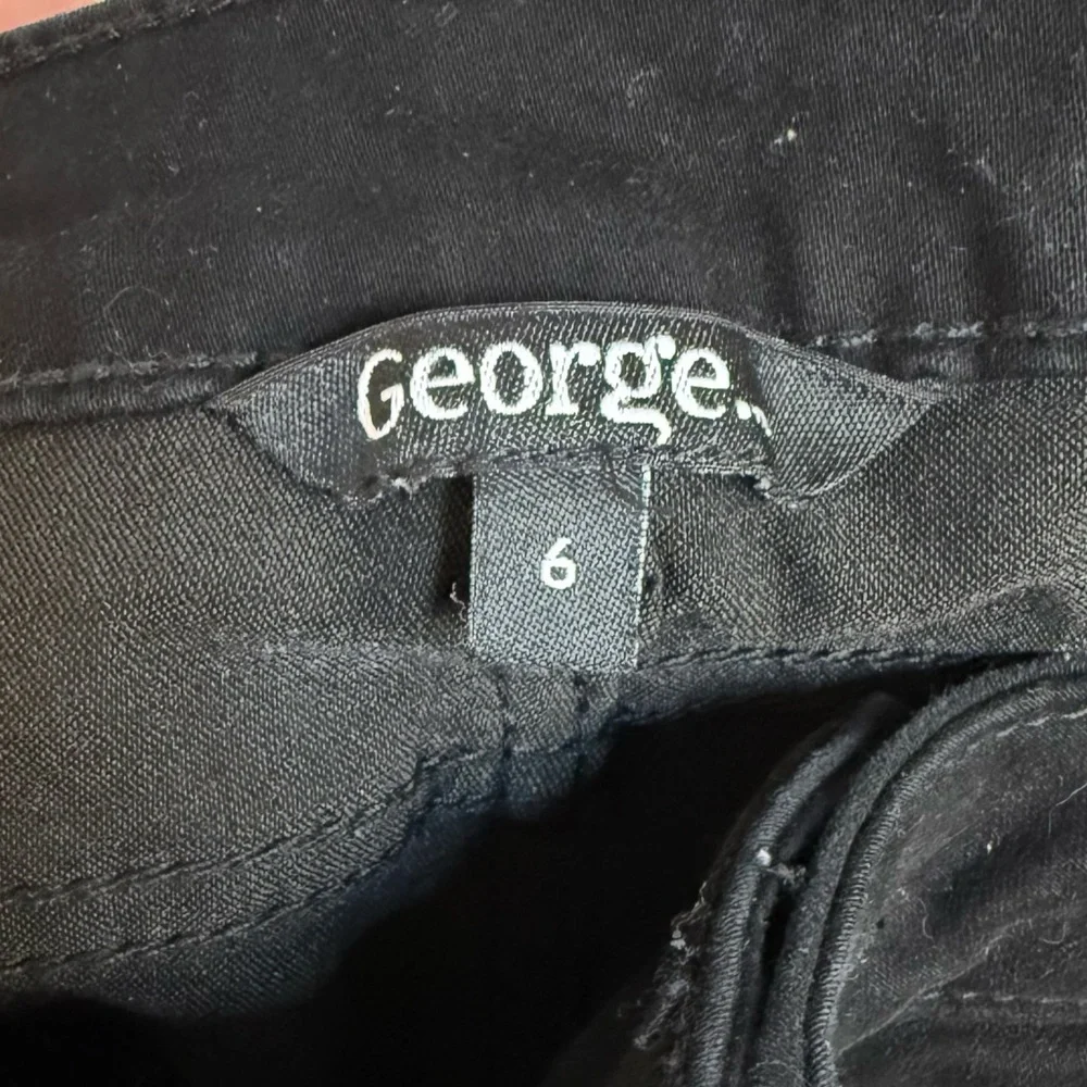 George Black High-Waisted Jean Shorts Size 6 – Classic Fit, Everyday Essential - Picture 3 of 4